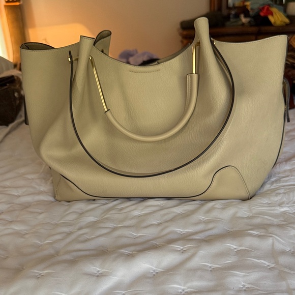 Sondra Roberts Cream Tote Bag - Picture 2 of 3